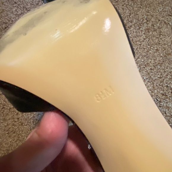 Guess black leather shoes size 8.5 - Picture 4 of 8